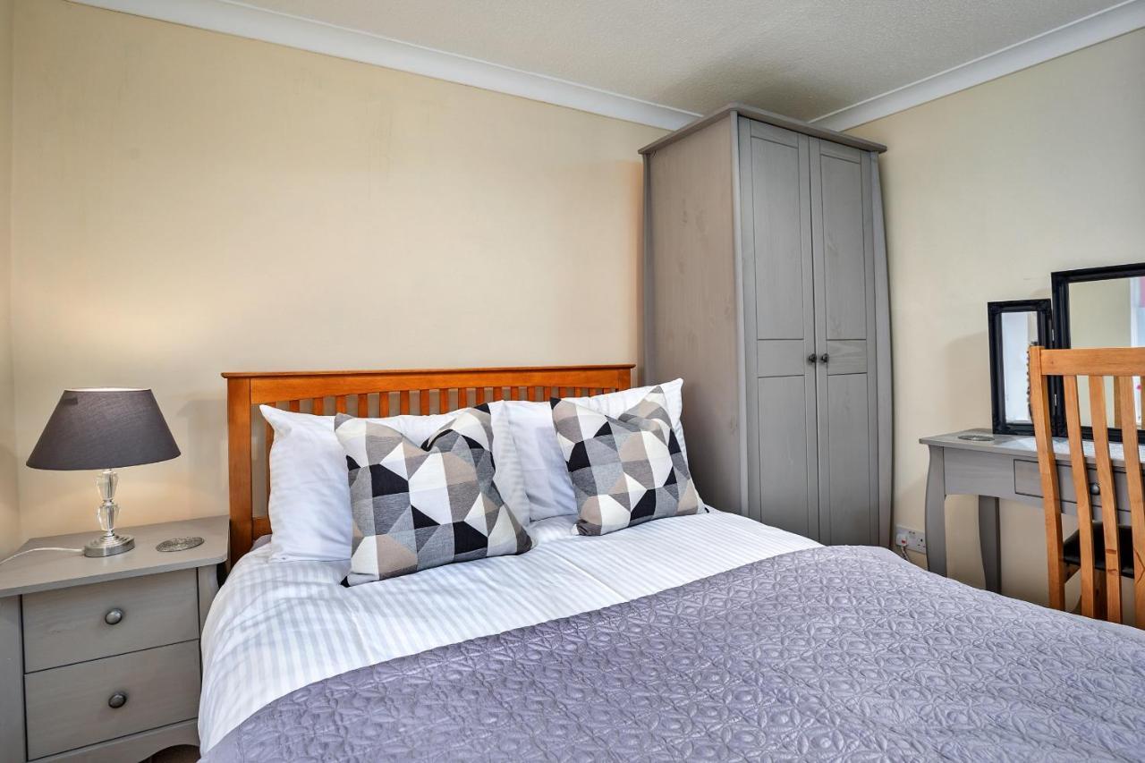 Finest Retreats - Cloggers Cottage Darley Exterior photo