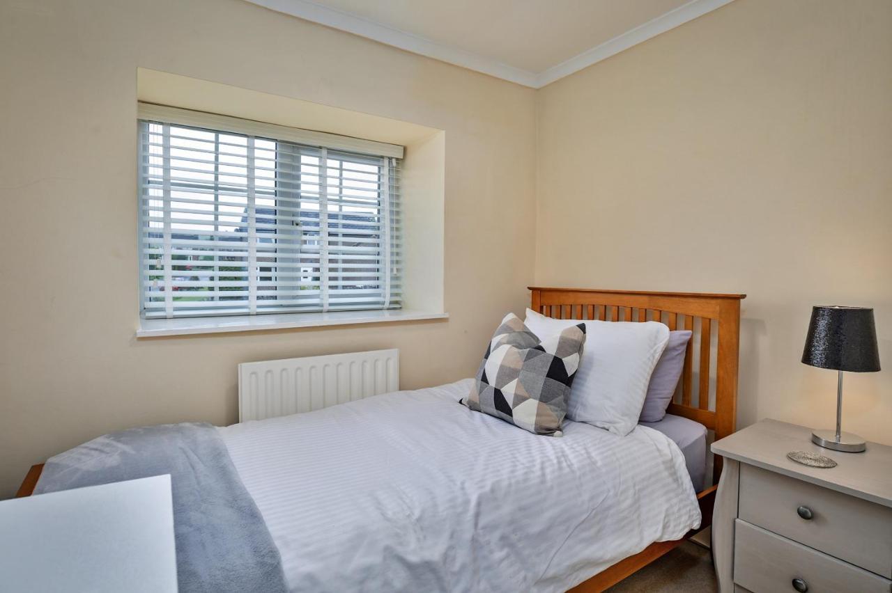 Finest Retreats - Cloggers Cottage Darley Exterior photo